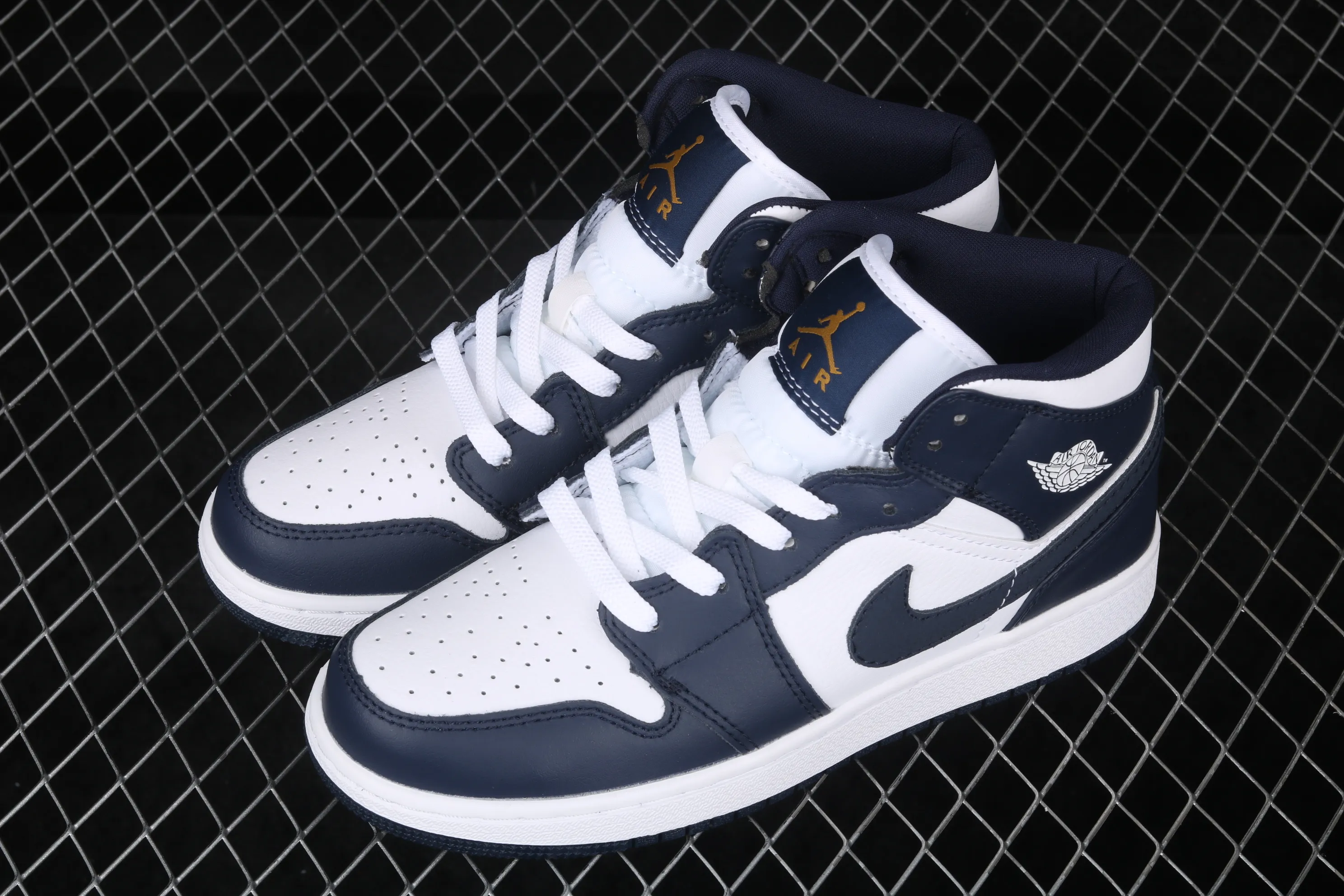 All categories Air Jordan Jordan series basketball shoes Air Jordan 1 Mid Air Jordan 1 Mid AJ1 Joe 1 mid-top series basketball shoes 554725-174